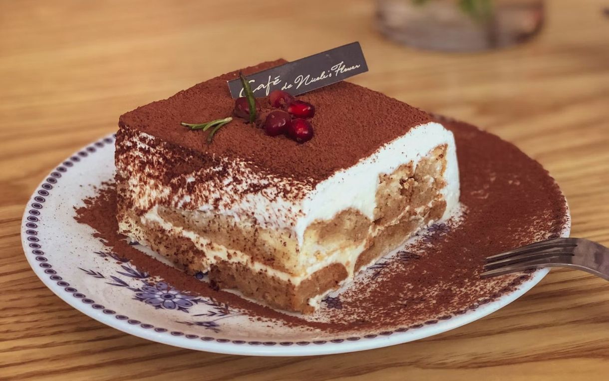Хот-доги, закуски, напитки и десерты